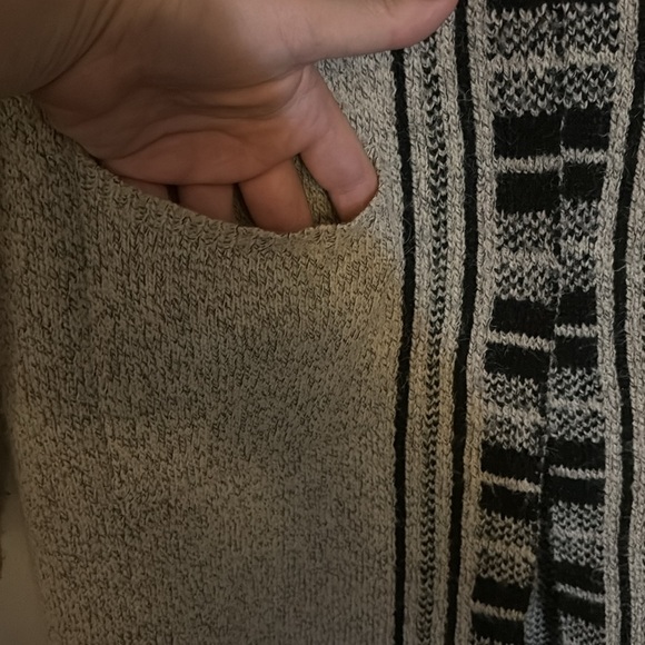 Mia Maddison sweater XL off white and black with a hook and eye closure at top - Picture 5 of 7